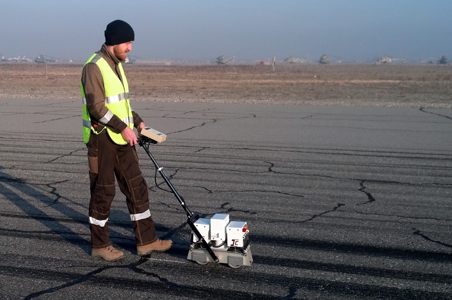 Measuring the runway pavement roughness by multipurpose surface profiler SurPRO 3500